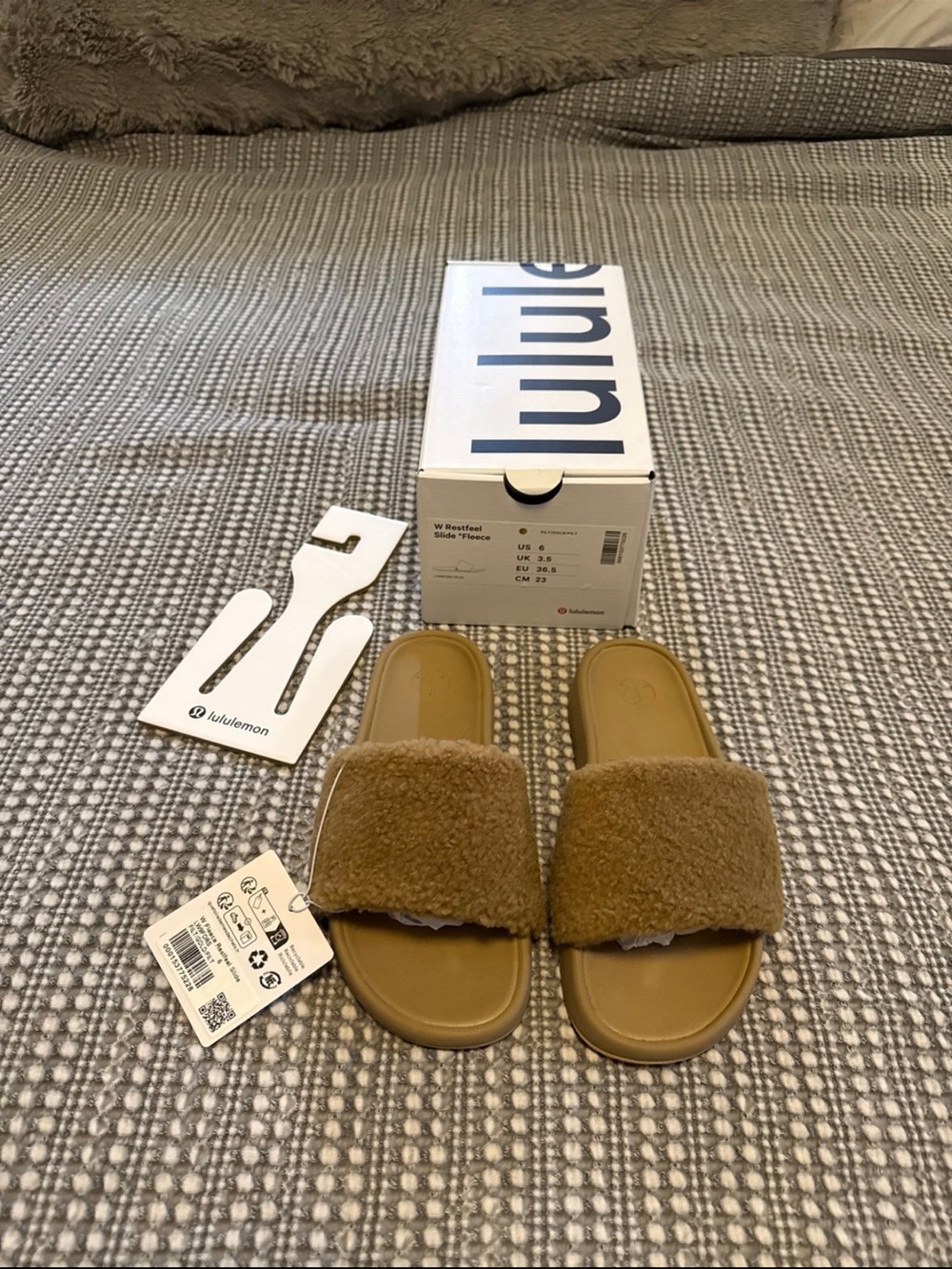 NWT Lululemon Restfeel Slide *Fleece* women’s size 6